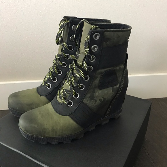 sorel lexie wedge hiker green